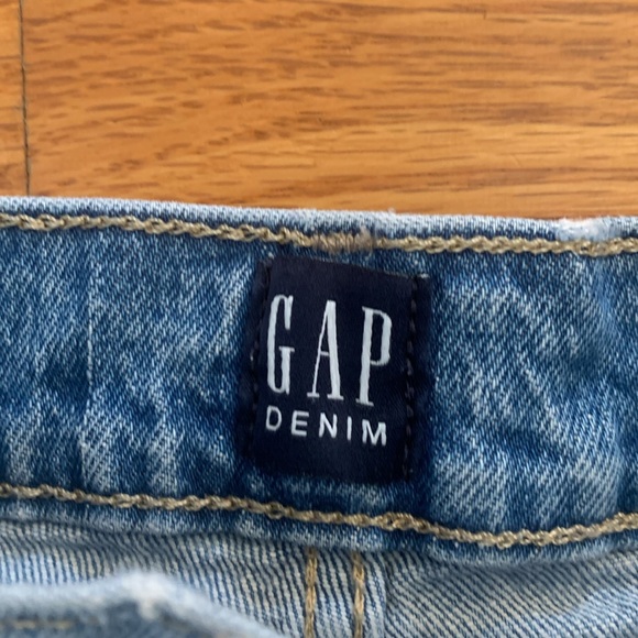 Ladies Gap size 10 high waist, button fly, distressed denim Bermuda  shorts - Picture 2 of 4